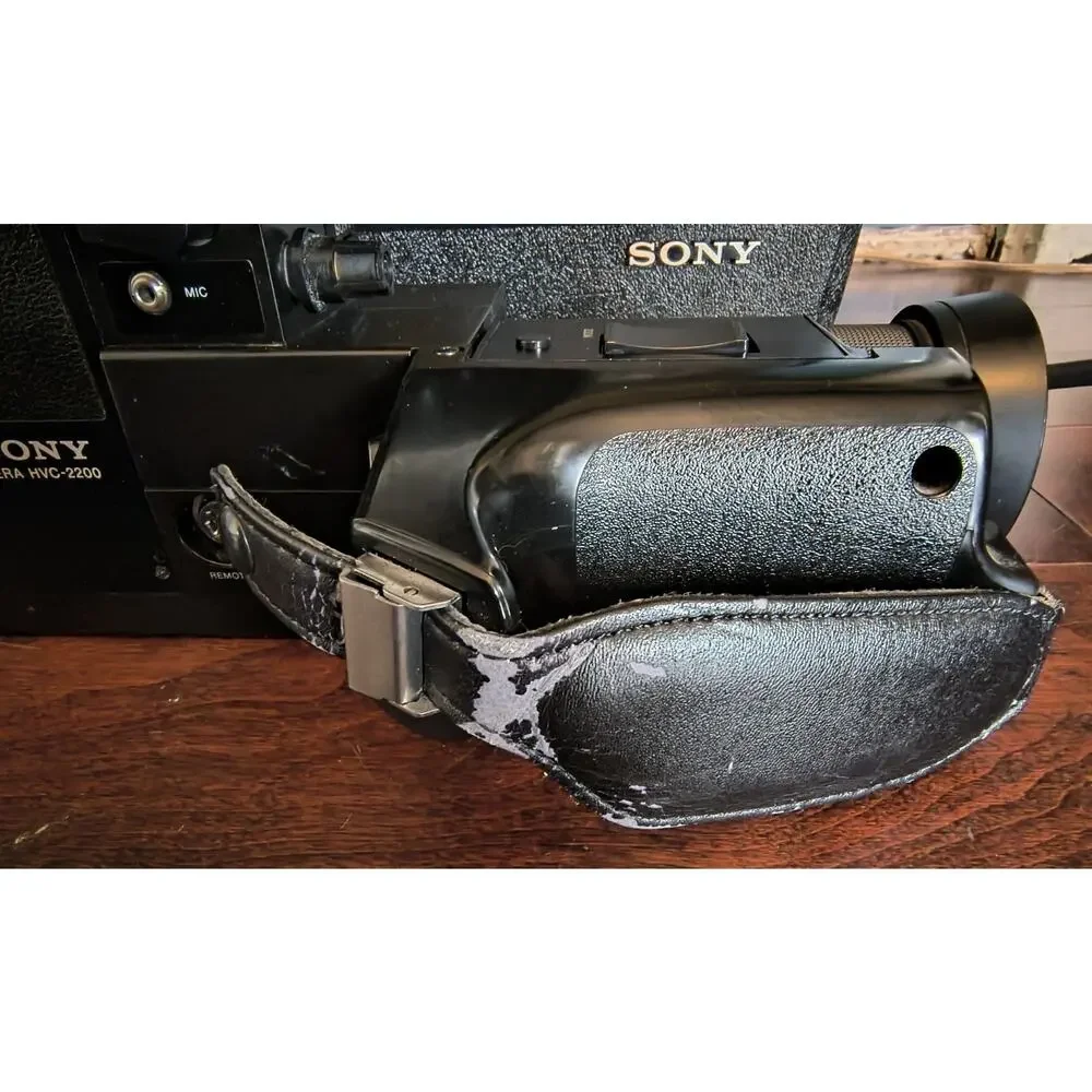 Vintage 1980 Sony HVC-2200 Trinicon Color Video Camera Bundle CMA-100 Case Works